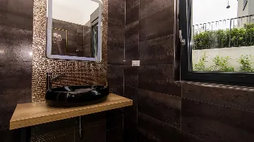 Podstrana Villa for Up to 7 Guests with Heated Pool