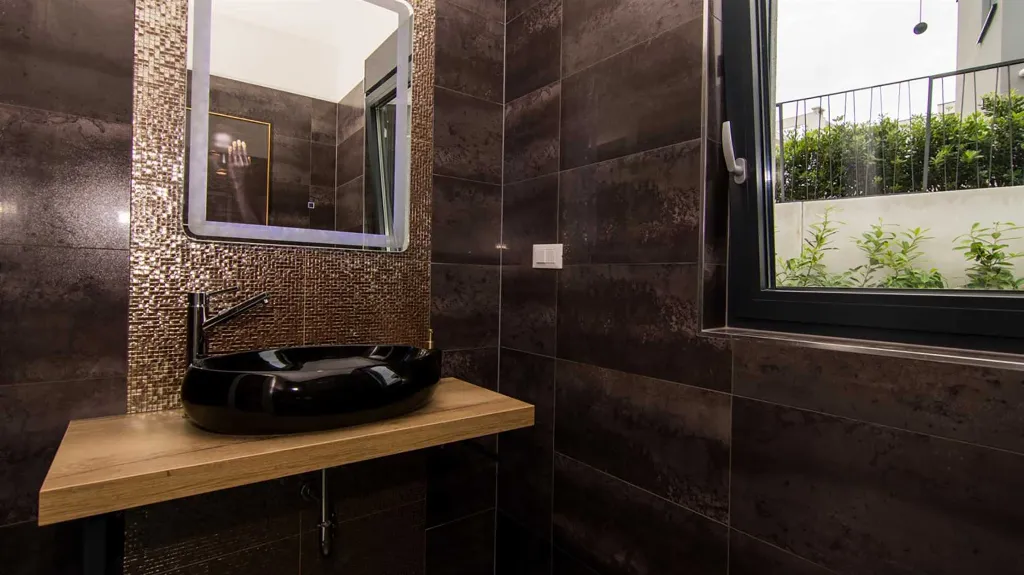 Podstrana Villa for Up to 7 Guests with Heated Pool