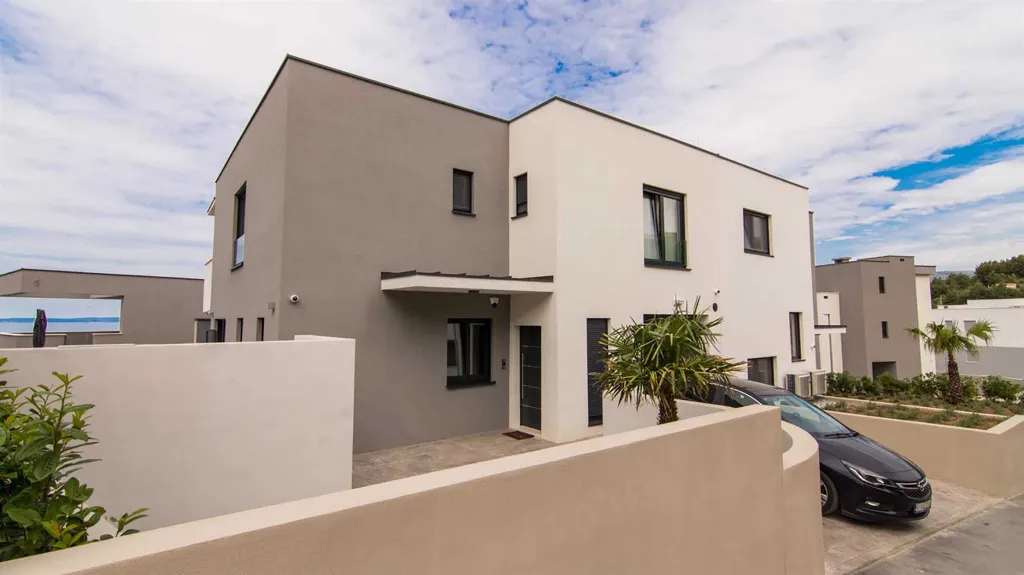 Podstrana Villa for Up to 7 Guests with Heated Pool