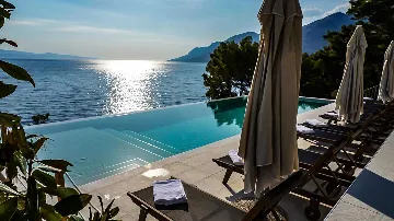 Pet-Friendly Villa with Heated Infinity Pool in Brela