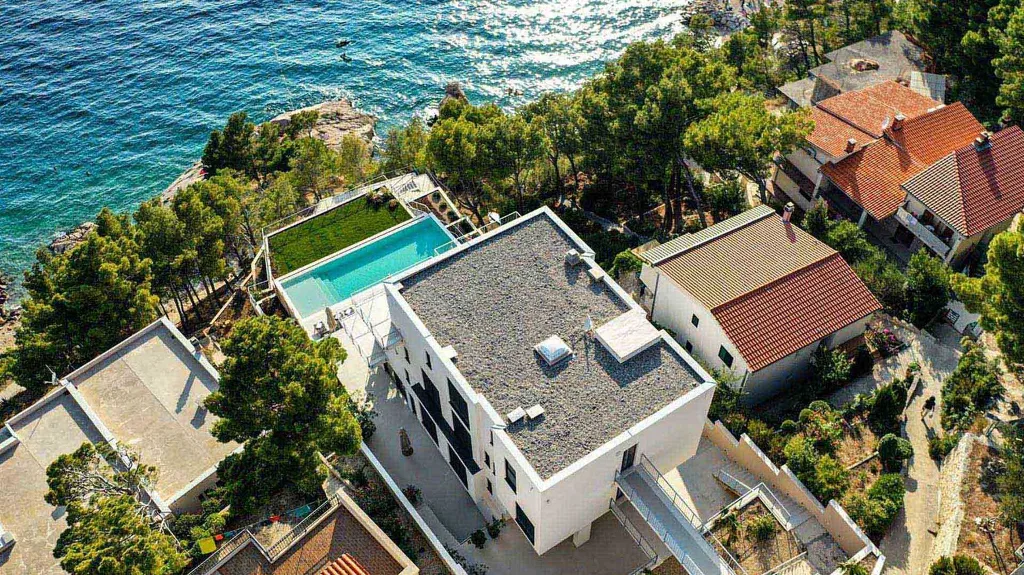 Pet-Friendly Villa with Heated Infinity Pool in Brela