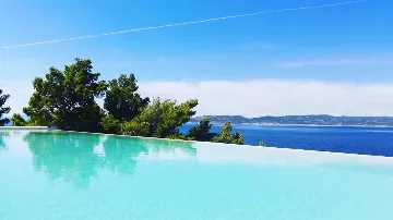 Pet-Friendly Villa with Heated Infinity Pool in Brela