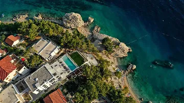 Pet-Friendly Villa with Heated Infinity Pool in Brela