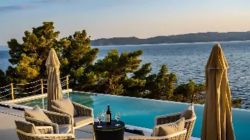 Pet-Friendly Villa with Heated Infinity Pool in Brela