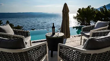 Pet-Friendly Villa with Heated Infinity Pool in Brela