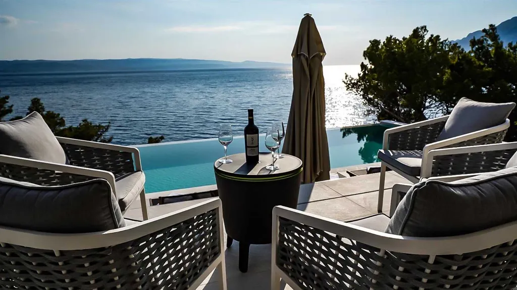 Pet-Friendly Villa with Heated Infinity Pool in Brela
