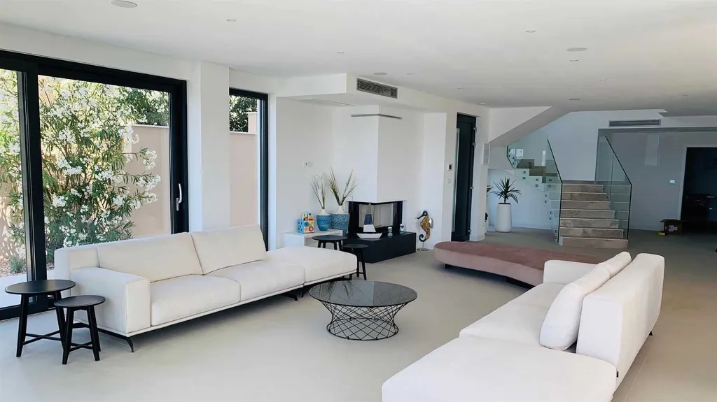 Pet-Friendly Villa with Heated Infinity Pool in Brela