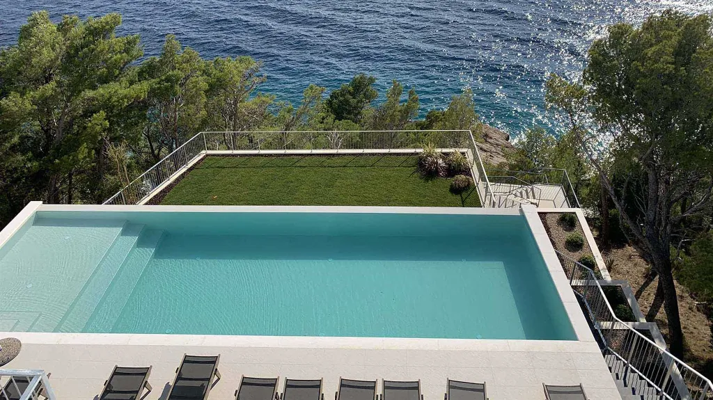 Pet-Friendly Villa with Heated Infinity Pool in Brela