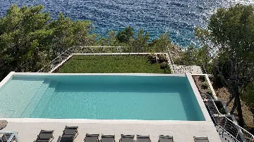 Pet-Friendly Villa with Heated Infinity Pool in Brela