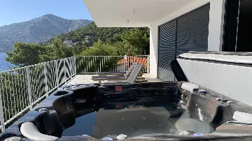 Pet-Friendly Villa with Heated Infinity Pool in Brela