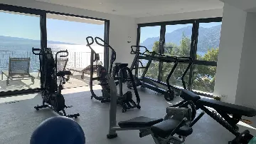 Pet-Friendly Villa with Heated Infinity Pool in Brela