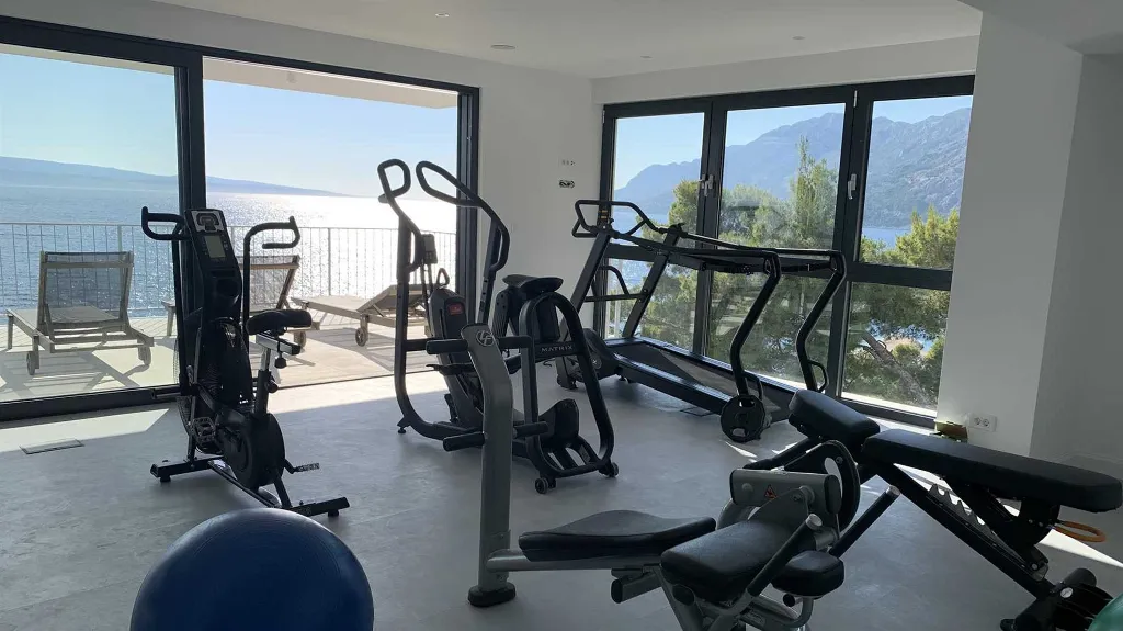 Pet-Friendly Villa with Heated Infinity Pool in Brela