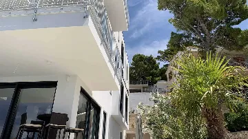 Pet-Friendly Villa with Heated Infinity Pool in Brela