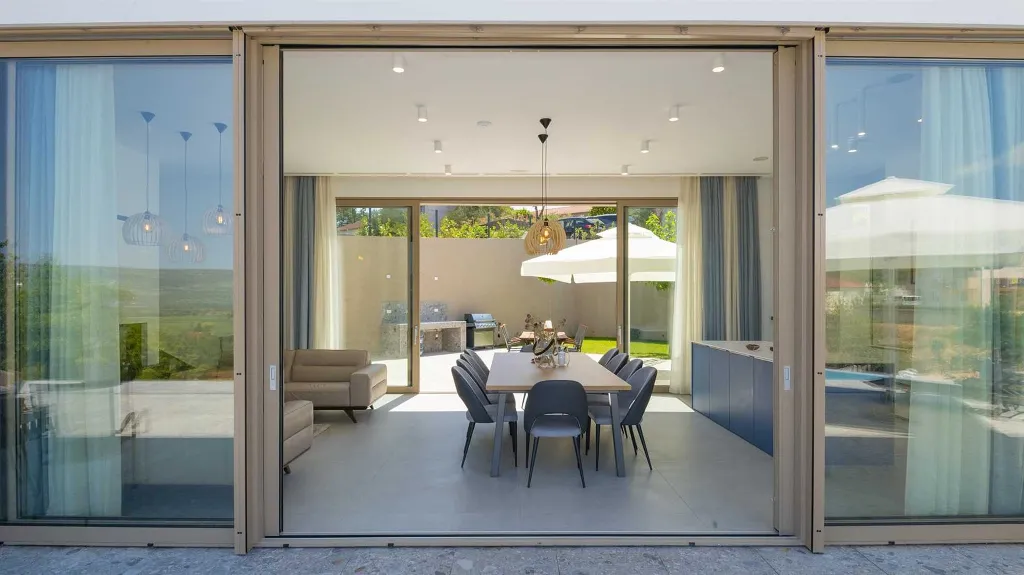 Modern Villa with Heated Outdoor Pool in Zmijavci
