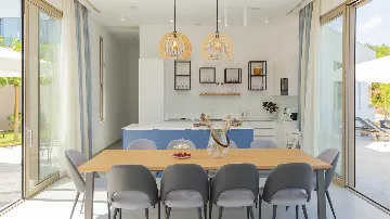 Modern Villa with Heated Outdoor Pool in Zmijavci