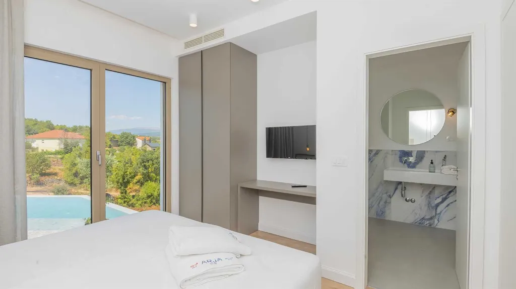 Modern Villa with Heated Outdoor Pool in Zmijavci