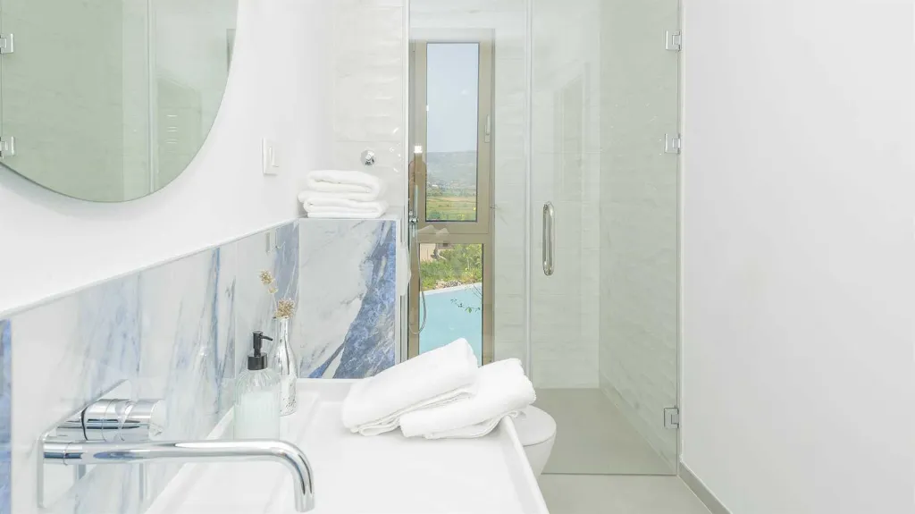 Modern Villa with Heated Outdoor Pool in Zmijavci