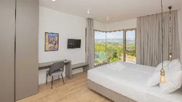 Modern Villa with Heated Outdoor Pool in Zmijavci