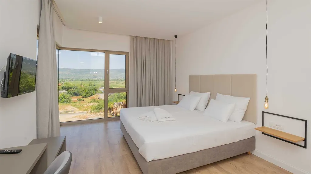 Modern Villa with Heated Outdoor Pool in Zmijavci