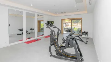 Modern Villa with Heated Outdoor Pool in Zmijavci