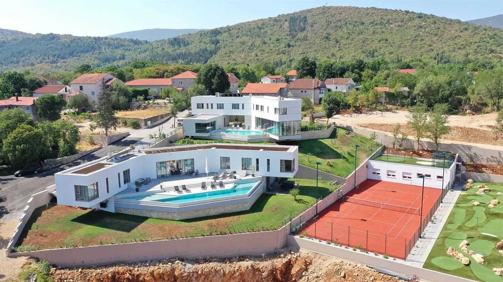 Modern Villa with Heated Outdoor Pool in Zmijavci