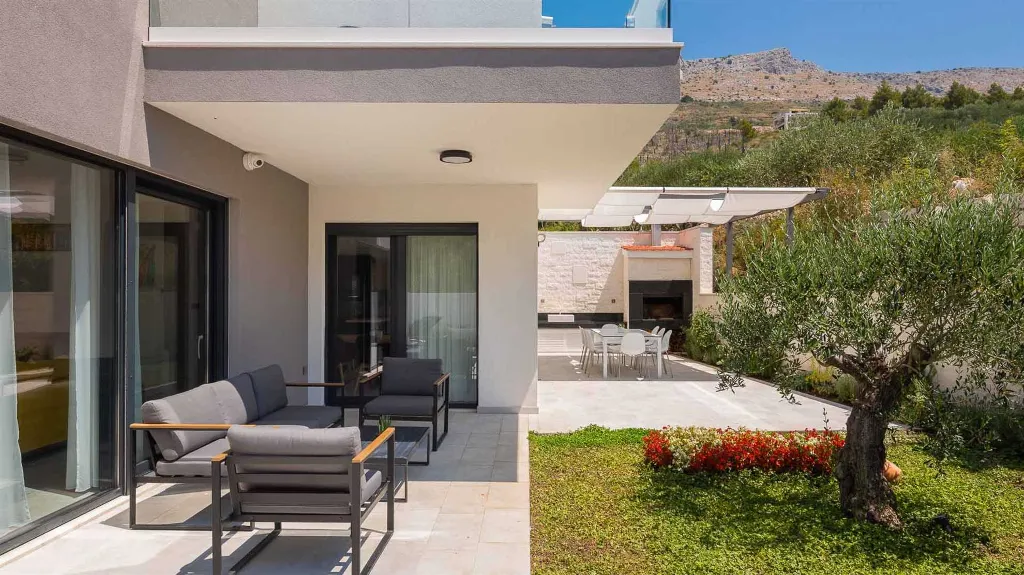 Podstrana Villa with Outdoor Pool for Up to 10 Guests