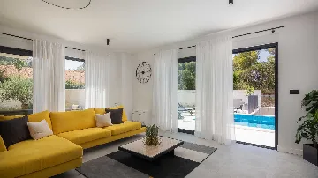 Podstrana Villa with Outdoor Pool for Up to 10 Guests