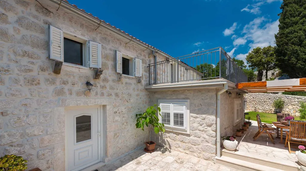 Heritage Villa with Pool and Sauna in Mlini