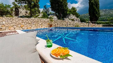 Heritage Villa with Pool and Sauna in Mlini