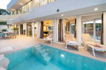 Villa with Sauna & Indoor Jacuzzi in Vrboska