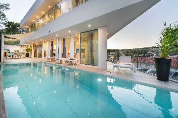 Villa with Sauna & Indoor Jacuzzi in Vrboska