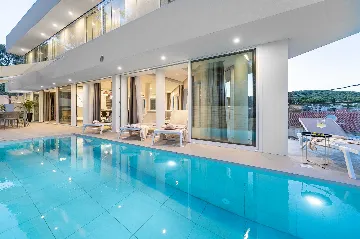 Villa with Sauna & Indoor Jacuzzi in Vrboska