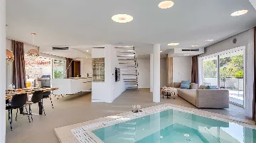 Villa with Sauna & Indoor Jacuzzi in Vrboska