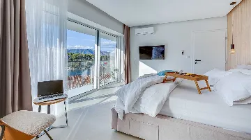 Villa with Sauna & Indoor Jacuzzi in Vrboska