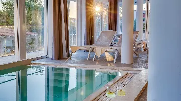 Villa with Sauna & Indoor Jacuzzi in Vrboska