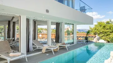 Villa with Sauna & Indoor Jacuzzi in Vrboska