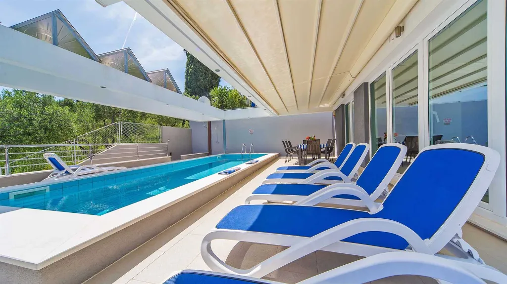 4-Bedroom Villa with Heated Pool in Dubrovnik
