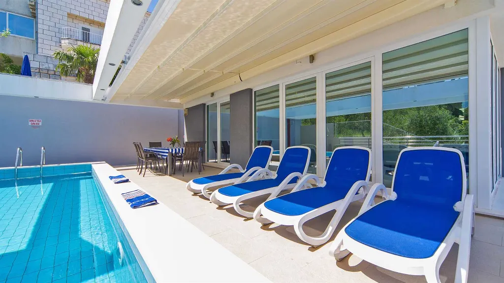 4-Bedroom Villa with Heated Pool in Dubrovnik