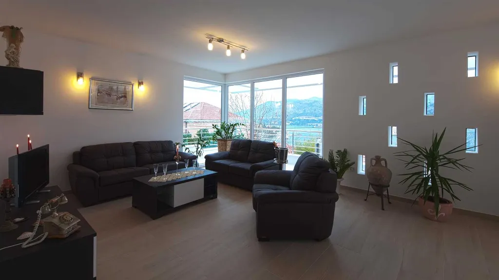 4-Bedroom Villa with Heated Pool in Dubrovnik