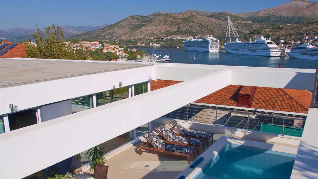 4-Bedroom Villa with Heated Pool in Dubrovnik