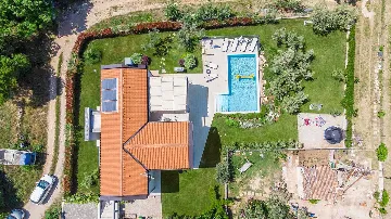 Pula 4-Bedroom Villa with Private Parking