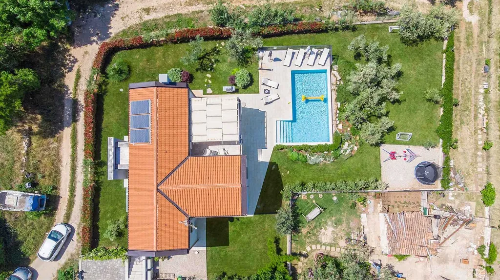Pula 4-Bedroom Villa with Private Parking