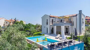 Pula 4-Bedroom Villa with Private Parking
