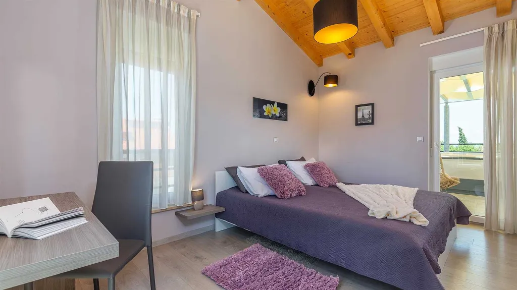 Pula 4-Bedroom Villa with Private Parking