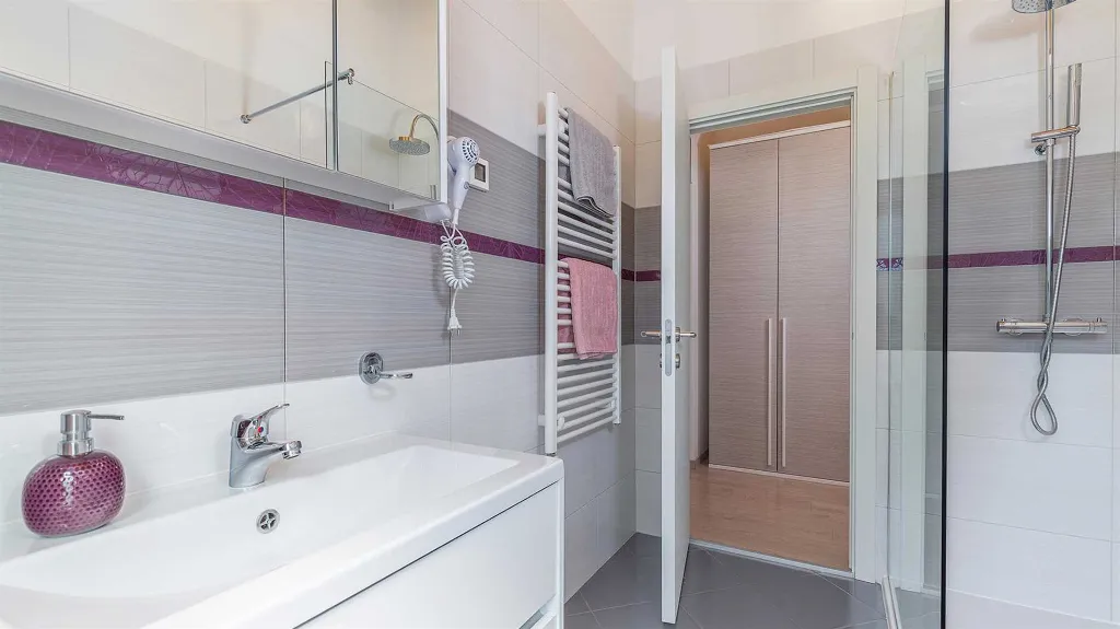 Pula 4-Bedroom Villa with Private Parking