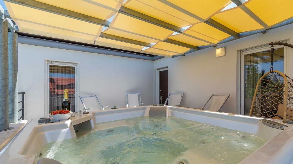 Pula 4-Bedroom Villa with Private Parking