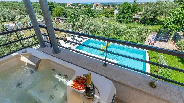 Pula 4-Bedroom Villa with Private Parking