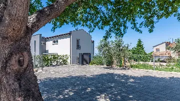 Pula 4-Bedroom Villa with Private Parking