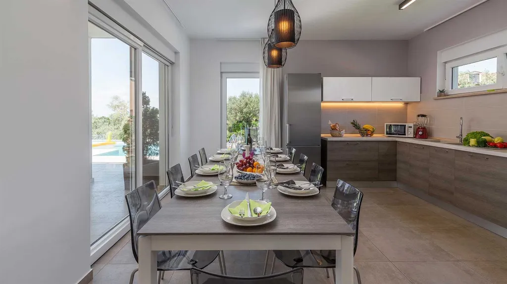 Pula 4-Bedroom Villa with Private Parking