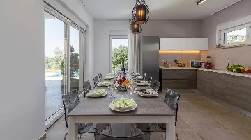 Pula 4-Bedroom Villa with Private Parking